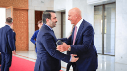 استقبل فخامة رئيس الجمهورية العربية السورية السيد أحمد الشرع بحضور وزير الخارجية والمغتربين السيد أسعد حسن الشيباني في العاصمة دمشق المبعوث الخاص للولايات المتحدة الأمريكية إلى سوريا السيد توماس باراك 6-8-2025.jpg