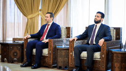 استقبل الرئيس أحمد الشرع بحضور وزير الخارجية والمغتربين السيد أسعد حسن الشيباني ووزير الداخلية السيد أنس خطاب وفدًا من أعضاء مجلسي النواب والشيوخ الأمريكي في العاصمة دمشق 19-8-2025-4.jpg