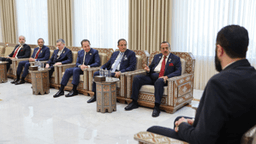 رئاسة الجمهورية العربية السورية- الرئيس الشرع يلتقي رجل الأعمال الإماراتي خلف الحبتور والوفد المرافق له 10-9-2025-2.jpg