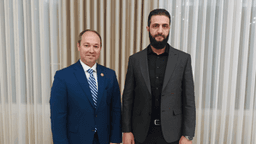 الشرع مع مارلين.jpg