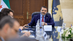 وزير الخارجية والمغتربين يترأس اجتماعًا مع إدارات الوزارة لبحث الخطط المستقبلية 10-7-2025.jpg