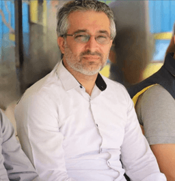 طارق حمد.jpg