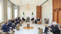 استقبل السيد أحمد الشرع رئيس الجمهورية العربية السورية وفدًا من اتحاد الغرف والبورصات السلعية في تركيا 10-7-2025 -2.jpg