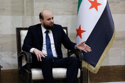 لقاء رئيس حكومة تصريف الأعمال محمد البشير بوفد من وجهاء جرمانا 14-1-2025 (1).jpg