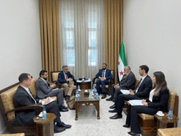 ترأست وزارة الخارجية السورية سلسلة المناقشات التي جرت مع وفد الموظفين الأمريكيين برئاسة السيد نيكولاس جرينجر، مدير برنامج المنصة الإقليمية السورية (SRP) 4-8-2025.jpg