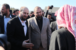 رئيس الحكومة السورية السيد محمد البشير يجري جولة تفقدية على مخيمات الشمال السوري 18-1-2025 (2).jpg