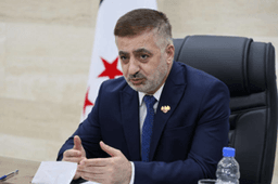 معاون الأمين العام لرئاسة الجمهورية يجتمع باللجنة المركزية لتنظيم الآليات الحكومية 1-8-2025.jpg