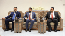 رئيس الجمهورية العربية السورية السيد أحمد الشرع يتسلم التقرير النهائي للجنة الوطنية للتحقيق وتقصي الحقائق في أحداث آذار المنصرم بالساحل السوري، وذلك بعد إنهاء عملها. 1.jpg