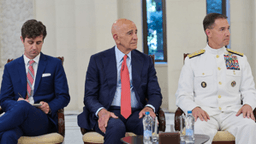 رئاسة الجمهورية العربية السورية- الرئيس الشرع يلتقي قائد القيادة المركزية الأمريكية 12-9-2025-2.jpg