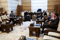 لقاء رئيس الحكومة السيد محمد البشير مع وفداً من رجال الأعمال والمستثمرين في قطر13-1-2025 (1).jpg