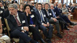 رئاسة الجمهورية العربية السورية- الشرع يجري حوارًا مع الباحث تشارلز ليستر 24-9-2025-2.jpg