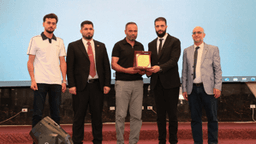 رئاسة الجمهورية العربية السورية- الرئيس الشرع يشارك في حفل تخريج دفعة من طلاب جامعة إدلب 7-9-2025-5.jpg