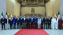 التقى رئيس الجمهورية العربية السورية السيد أحمد الشرع، مجموعة من فريق تصميم الهوية البصرية الجديدة 9-7-2025-2.jpg